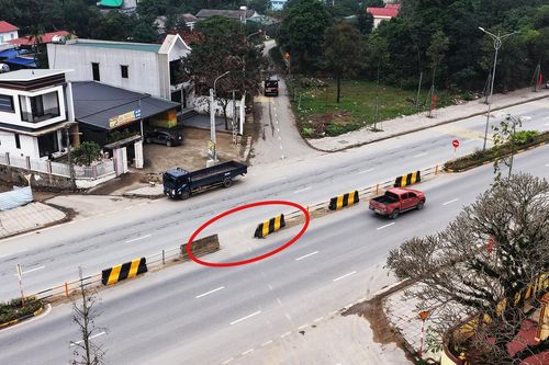 Lý do đường 6 làn ở Phú Thọ bất ngờ 'thắt cổ chai' tại điểm quay đầu