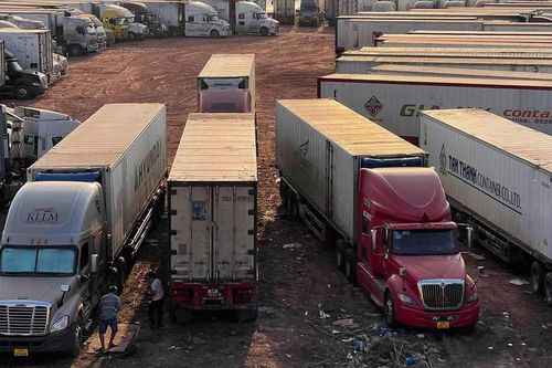 Bộ Nông nghiệp và Môi trường lên tiếng việc 300.000 tấn hàng ùn tắc ở cửa khẩu