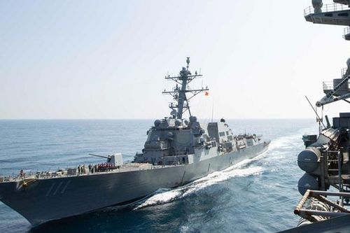 Mỹ cảnh báo Iran về cuộc tập trận tại eo biển Hormuz