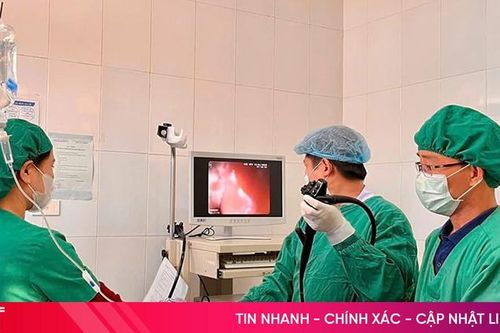 Gắp thành công sợi thép xuyên thành dạ dày bệnh nhân
