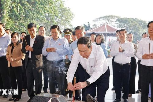Chủ tịch Quốc hội Trần Thanh Mẫn dâng hương, viếng Cụ Phó bảng Nguyễn Sinh Sắc