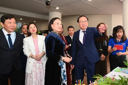 'Việt Nam phát triển bền vững về môi trường trong hệ thống giáo dục quốc gia'