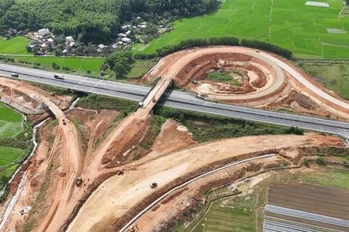Vì sao nút giao Trì Bình- Dung Quất 8 năm vẫn chưa thể hoàn thiện?