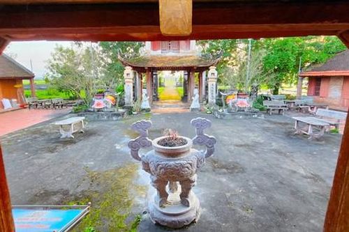 Chiêm ngưỡng vẻ đẹp độc, lạ của ngôi đền cổ hàng trăm năm tuổi ở Nghệ An