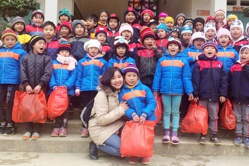 Cô giáo Hà Nội và câu nói 'ở lại trong tim đến tận bây giờ' của em bé vùng cao