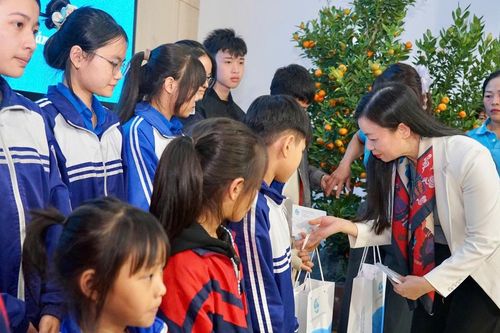 Trung ương Hội LHPN Việt Nam mang 'Tết yêu thương' đến với người dân biên giới Hà Tĩnh