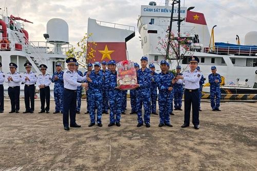 Gác lại niềm riêng vì sự bình yên biển, đảo Tổ quốc