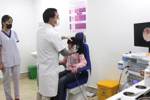 Hà Nội: Gần 1.000 học sinh được khám sức khỏe miễn phí
