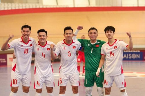 Futsal Việt Nam tranh ngôi đầu bảng với Thái Lan