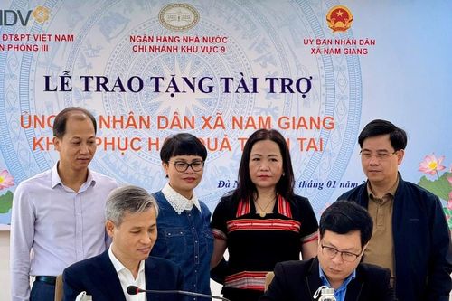 Tài trợ 500 triệu đồng cho xã Nam Giang khắc phục thiệt hại do thiên tai