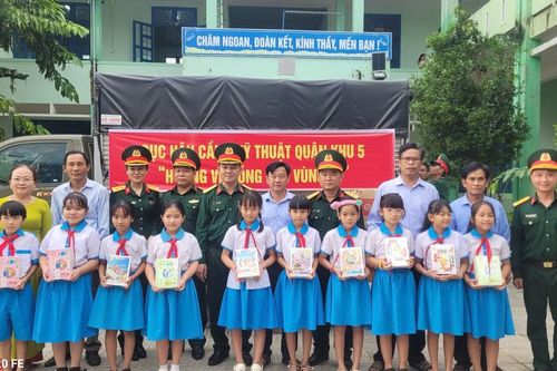 Tiếp sức ước mơ đến trường
