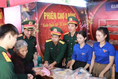 Lữ đoàn 683 tổ chức 'Phiên chợ 0 đồng - Tết thắm tình quân dân'