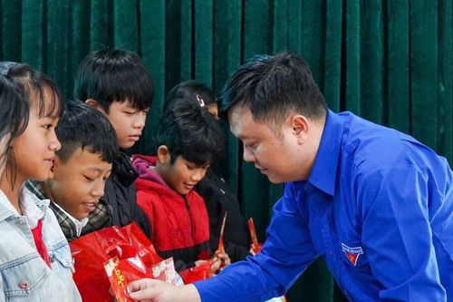 80 triệu đồng cho chương trình 'Xuân yêu thương - Tết sẻ chia' tại xã Trà Đốc