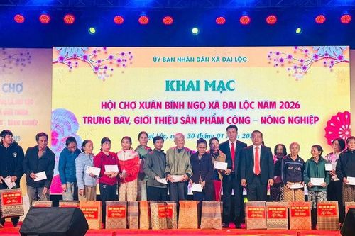Hội chợ Xuân Bính Ngọ xã Đại Lộc quy tụ 49 gian hàng