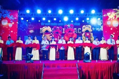 Đồng chí Phan Văn Thương dự khai mạc Hội Xuân năm 2026 tại xã Vĩnh Bình