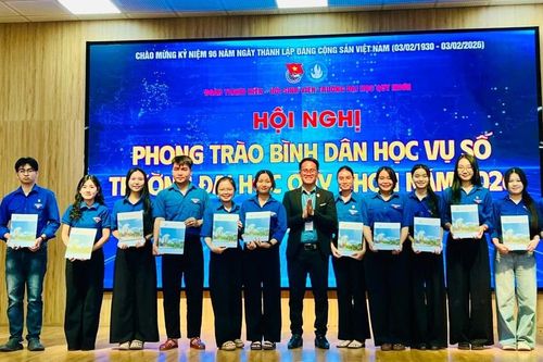 Đoàn trường Đại học Quy Nhơn ra mắt 12 đội hình 'Bình dân học vụ số'