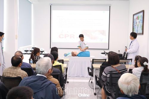 Bệnh viện Đa khoa Sài Gòn Nha Trang hướng dẫn kỹ năng sơ cấp cứu cho người cao tuổi