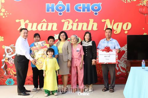 Hội chợ xuân tại Trung tâm Bảo trợ Xã hội và Công tác Xã hội tỉnh Khánh Hòa
