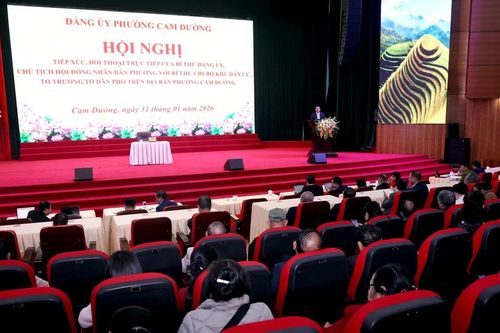 Lãnh đạo phường Cam Đường đối thoại trực tiếp với bí thư chi bộ, tổ trưởng tổ dân phố