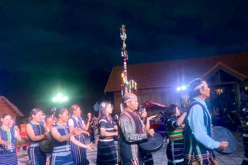 Ðiểm sáng bảo tồn văn hóa dân tộc giữa đại ngàn Lạc Dương