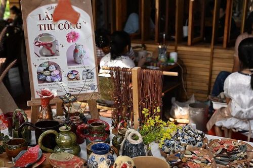 Phiên chợ xanh giữa lòng phố biển