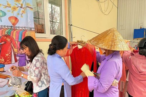 Mang Xuân yêu thương - Tết sum vầy đến phụ nữ, trẻ em khó khăn