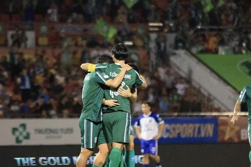 Nguyễn Công Phượng ghi bàn ngày tái xuất, Đồng Nai thắng ngược Khánh Hòa 3-1