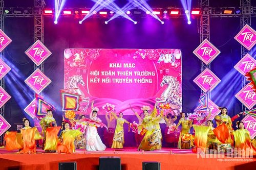 Phường Thiên Trường khai mạc Chợ hoa xuân và Không gian văn hóa nghệ thuật phố đi bộ năm 2026