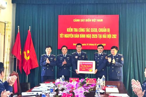 Hải đội 202 duy trì nghiêm chế độ sẵn sàng chiến đấu, bảo vệ an ninh biển dịp Tết