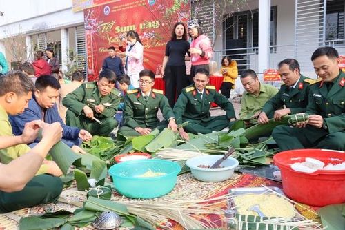 Chương trình 'Tết Sum vầy – Xuân ơn Đảng' tại Trường Đại học Tây Bắc