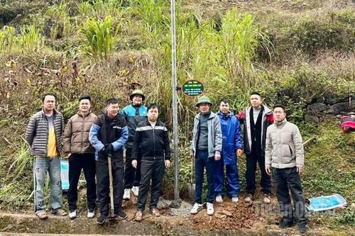 Xã Phố Bảng lắp đặt đèn năng lượng tại các điểm du lịch