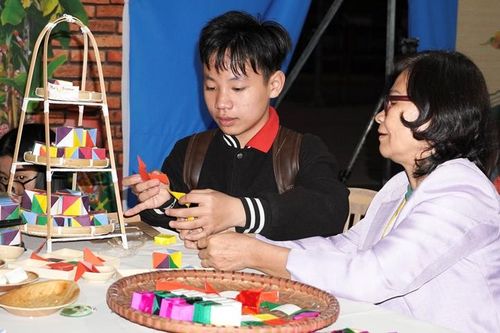 'Hương xuân đất Việt' lan tỏa không gian Tết cổ truyền giữa lòng Huế