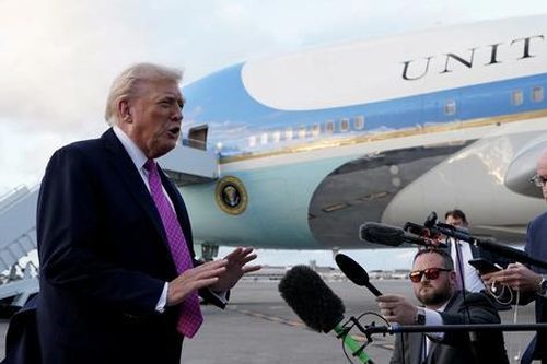 Florida tính đổi tên một sân bay quốc tế theo tên Tổng thống Donald Trump