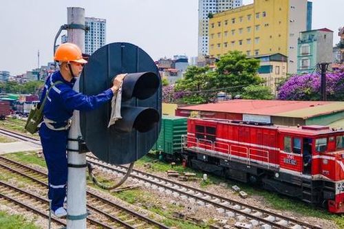 Sẵn sàng làm chủ 'bộ não' vận hành thông tin tín hiệu đường sắt hiện đại