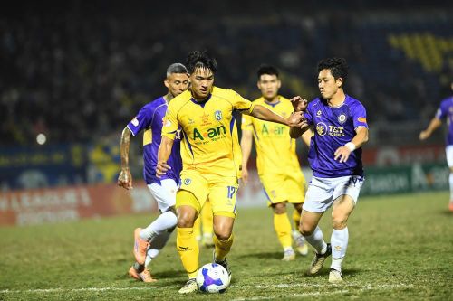 V-League: Chơi thiếu người, Hà Nội vẫn thắng dễ Sông Lam Nghệ An