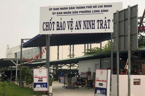 Bãi giữ xe cho người đi Metro 'mọc' trên đất quảng trường?