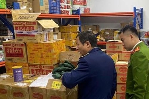 Phát hiện 1,5 tấn nguyên liệu thực phẩm không rõ nguồn gốc cung cấp cho các cửa hàng lẩu