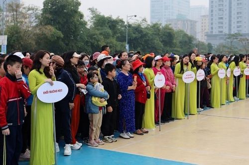 Phường Cầu Giấy tổ chức ngày đi bộ và tổng vệ sinh môi trường