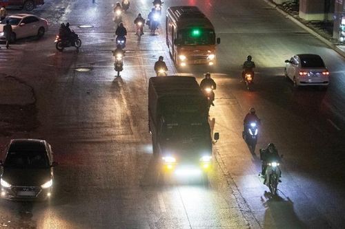 Xe độ đèn siêu sáng - mối nguy hiểm khi tham gia giao thông