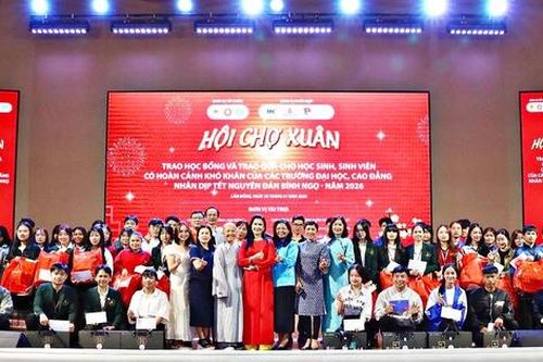 Hội Khuyến học tỉnh Lâm Đồng, nhà tài trợ tặng 372 triệu học bổng, quà Tết cho học sinh, sinh viên