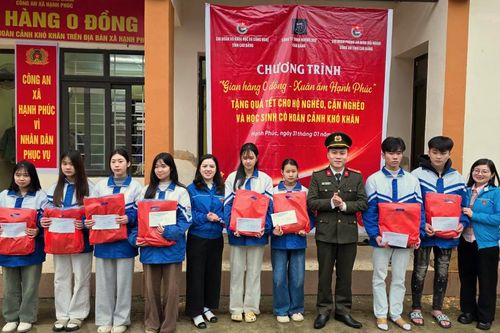 Chương trình 'Gian hàng 0 đồng - Xuân ấm Hạnh Phúc' tại xã Hạnh Phúc