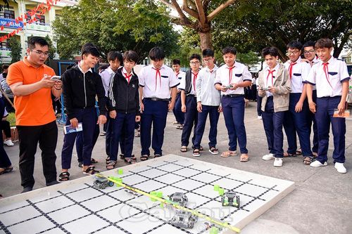 Hơn 100 sản phẩm sáng tạo 'tranh tài' tại Ngày hội STEM Trường THCS Võ Thị Sáu