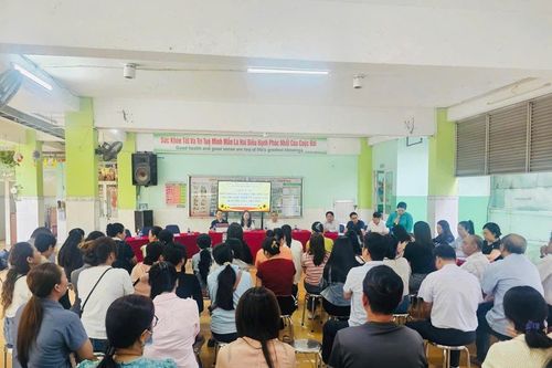 Hơn 100 phụ huynh TP.HCM đối thoại vụ suất ăn bán trú nghi kém chất lượng