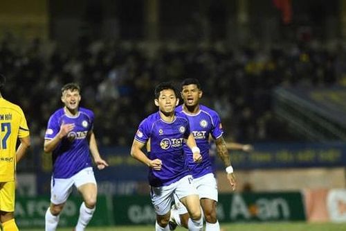 Thi đấu bùng nổ, Hà Nội FC thắng đậm Sông Lam Nghệ An trên sân Vinh