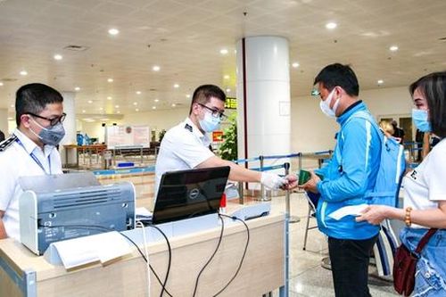 Bộ trưởng Bộ Y tế yêu cầu siết chặt phòng dịch, an toàn thực phẩm dịp Tết Nguyên đán 2026