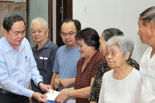 Chủ tịch Quốc hội Trần Thanh Mẫn thăm, tặng quà Tết tại TP Cần Thơ