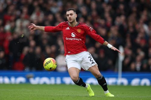 Fan MU phát cuồng vì Dalot