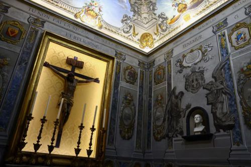 Italia điều tra vụ bức tranh thiên thần trong nhà thờ được phục chế giống Thủ tướng Meloni
