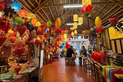 Tất bật mùa đèn lồng Hội An những ngày cận Tết