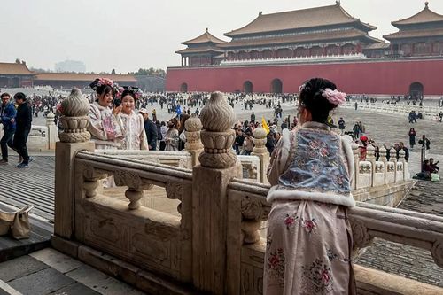 Trung Quốc khuyến khích người dân chi tiêu trở lại